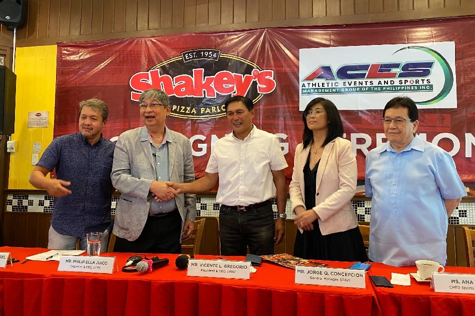 Organizers of the Shakey's Super League formalize their partnership on Tuesday. Camille B. Naredo, ABS-CBN News