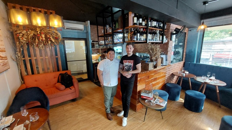 Elso Third Asmodiel and Julian Prosevicius at the bar. Jeeves de Veyra