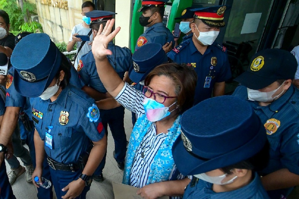 Former senator Leila De Lima leaves the Muntinlupa Regional Trial Court in Muntinlupa City on June 13, 2022 after appearing for her hearing. Mark Demayo, ABS-CBN News