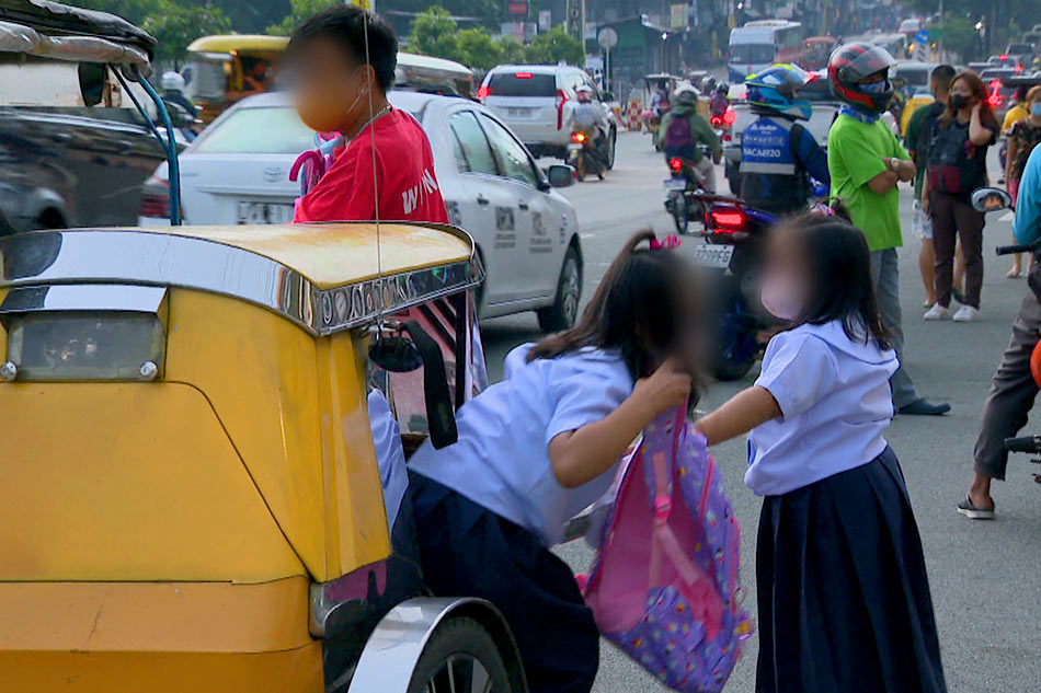 LTO nagbabala vs. pagsakay ng bata sa overloaded tricycle