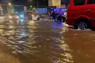 Floods swamp parts of Manila