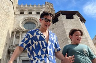 Jake Ejercito takes daughter Ellie to La Sagrada Familia