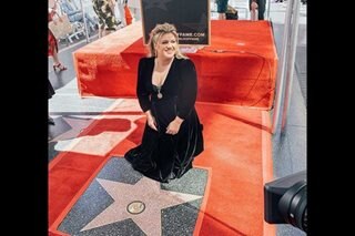 LOOK: Kelly Clarkson earns Hollywood Walk of Fame star
