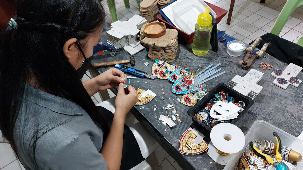 An artisan works on an upcycled coffee pod piece. Jeeves de Veyra
