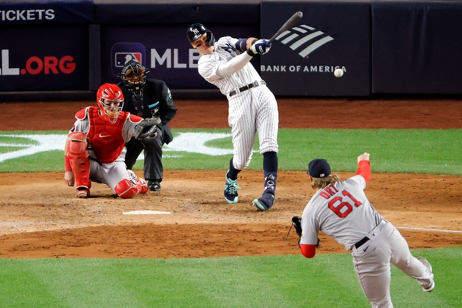 New York Yankees center fielder Aaron Judge (C) connects on a single to left field against Boston Red Sox relief pitcher Kaleb Ort (R) in the seventh inning of their MLB game at Yankees Stadium in the Bronx borough of New York, New York, USA, 23 September 2022.  Jason Szenes, EPA-EFE