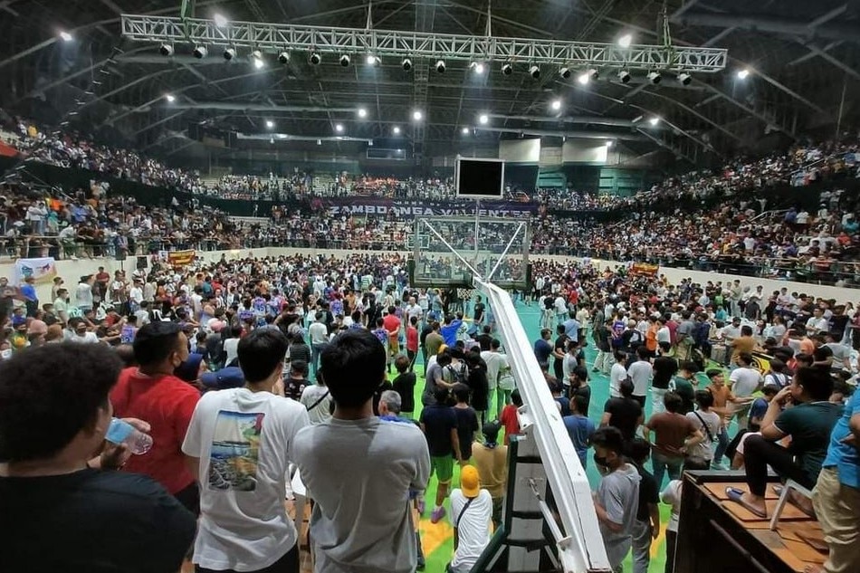 Basketball fans crowded the Summit Centre in Zamboanga City to watch the Valientes-Mavs game. Handout photo