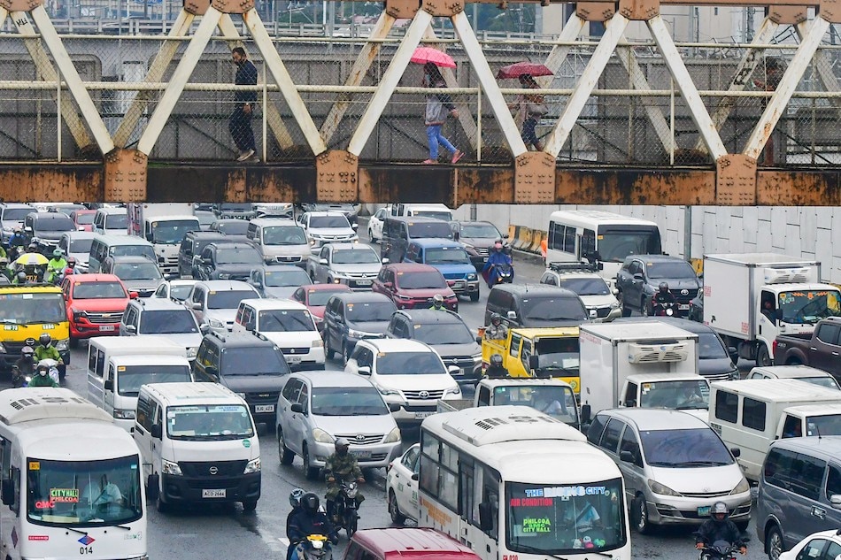 Heavy traffic built up along Commonwealth Ave. in Quezon City on Aug. 8, 2022. Mark Demayo, ABS-CBN News