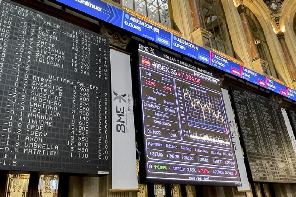 General view of the Spanish Stock Exchange of Madrid, Spain, 03 October 2022, that has opened with a fall of the 0.39 per cent until the 7.333 points. EPA-EFE/Ana Bornay