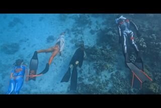 PANOORIN: Halloween ng mga free diver sa Samal Island