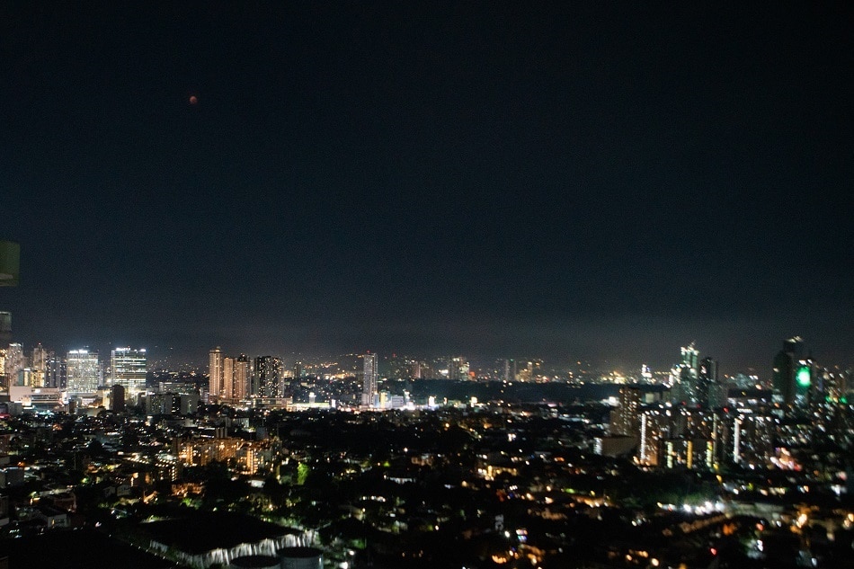 Look up: Filipinos grab a peek of blood moon 12