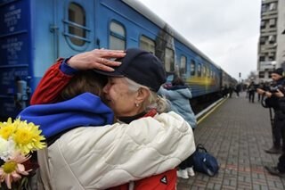 Families reunite in Kherson, Ukraine