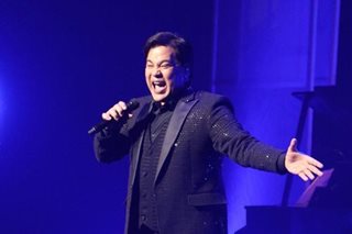Review: Martin Nievera bares heart in 'M4D' concert