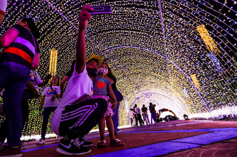 Park goers enjoy the walk and take selfies under the newly opened festive Chritsmas lights tunnel at the Liwasang Aurora inside the Quezon Memorial Circle in Quezon City on November 22, 2022. Jire Carreon, ABS-CBN News