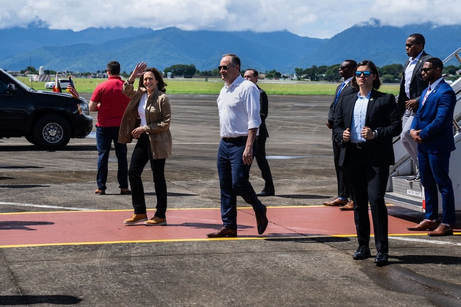 US Vice President Kamala Harris arrive at Puerto Princesa International Airport before visiting a local village in Palawan on Nov. 22, 2022. Haiyun Jiang/Pool/AFP