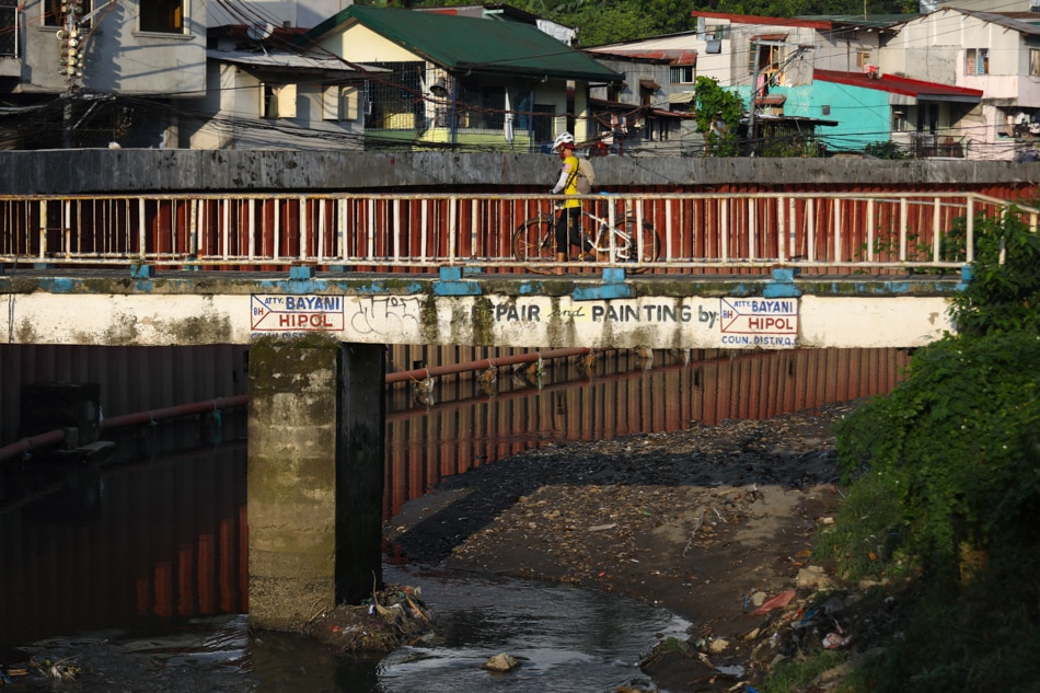 The retaining wall is reinforced with steel beams as part of the improvement of the creek wall in Roxas District, Quezon City in this picture taken November 21, 2022. Basilio H. Sepe, ABS-CBN News