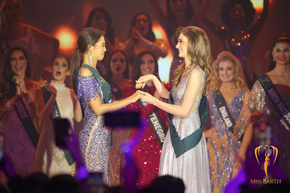 South Korea’s Mina Sue Choi and Australia’s Sheridan Mortlock react to the announcement of the winner at the conclusion of the Miss Earth pageant night on Tuesday. Facebook: Miss Earth