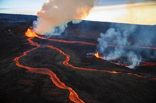 Hawaii's Mauna Loa continues eruption