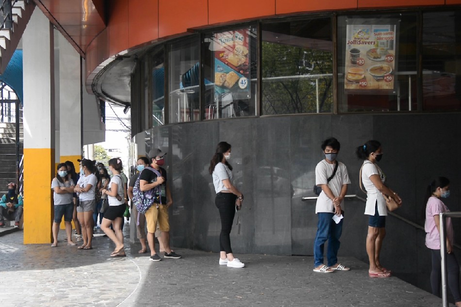 People line up outside a supermarket in Cebu City during the COVID-19 pandemic on June 16, 2020. Cheryl Baldicantos, ABS-CBN News