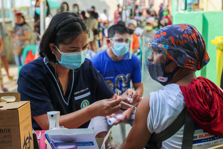 Residents receive their COVID-19 vaccine at the BASECO Community health center in Port Area, Manila on January 10, 2022. Jonathan Cellona, ABS-CBN News