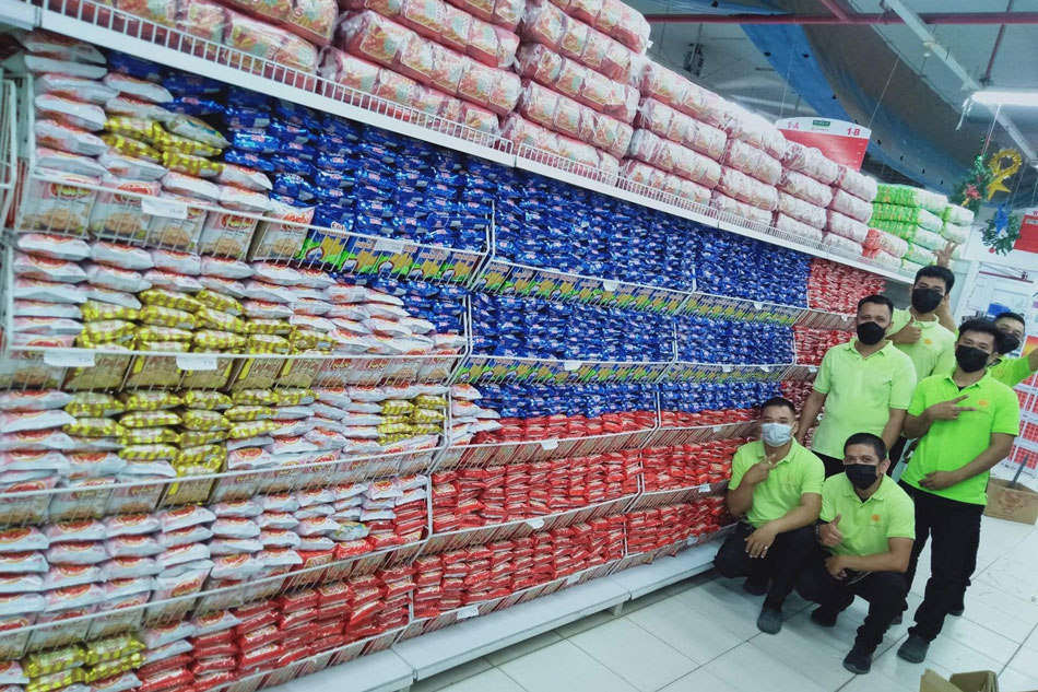 TINGNAN: Grocery product display inayos sa kulay ng watawat