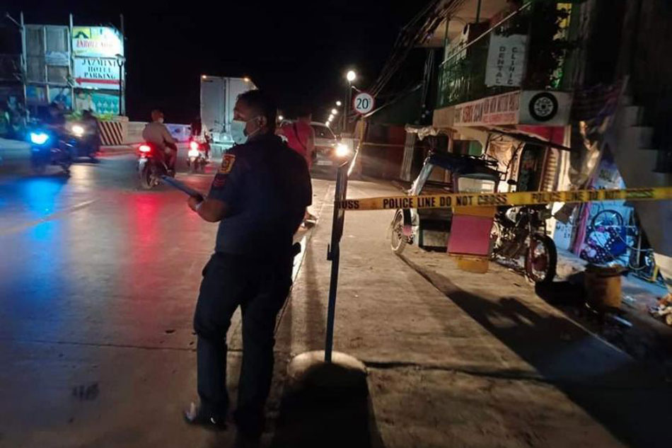 Niyanig ng malakas na pagsabog ang tapat ng isang tindahan sa San Jose, Occidental Mindoro, Enero 10, 2022. Retrato mula sa Occidental Mindoro police