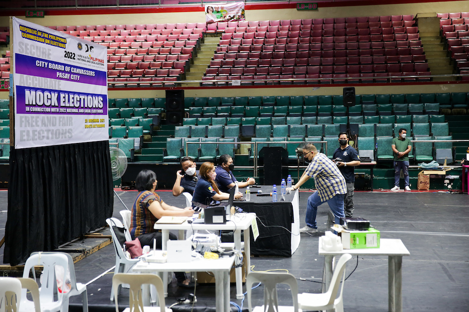 Comelec spokesperson Atty. James Jimenez oversees the canvassing of votes of the mock elections in Pasay City on Dec. 29, 2021. George Calvelo, ABS-CBN News
