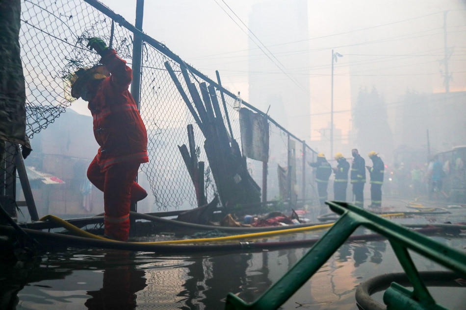 Fire hits residential area in Sta. Cruz, Manila