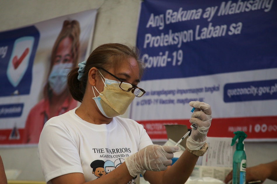 A health worker administers COVID-19 vaccine at the Quezon Memorial Circle Vaccination Hub in Quezon City on Jan. 18, 2022. Jonathan Cellona, ABS-CBN News 