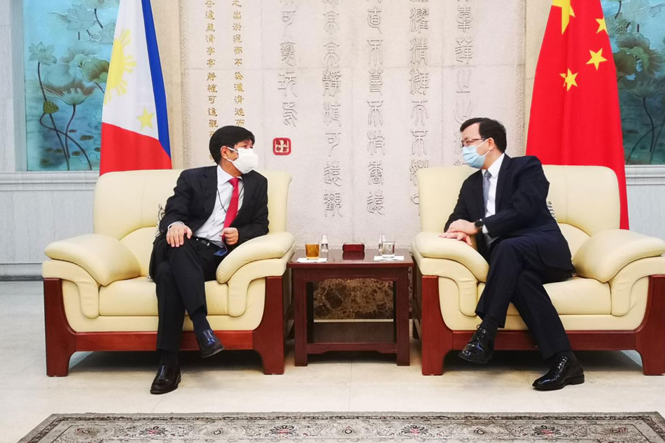 Chinese Ambassador to the Philippines Huang Xilian and Presidential aspirant and former senator Ferdinand 'Bongbong' Marcos Jr. Chinese embassy handout photo/file