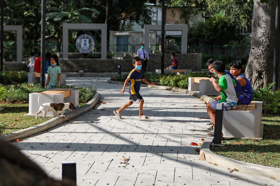Residents spend time outdoors at the Paraiso ng Batang Maynila on Januray 16, 2022. Jonathan Cellona, ABS-CBN News