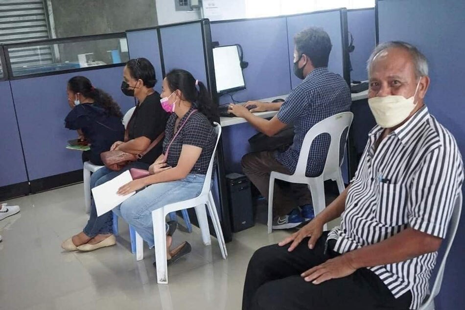 73 anyos na lolo natanggap bilang call center agent sa Cebu 1