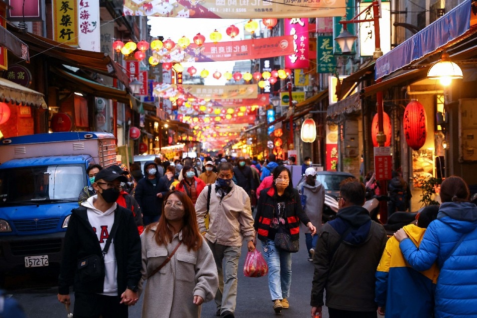 People shop in Taipei, Taiwan, January 30, 2022. REUTERS/Ann Wang/File