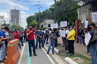Ka Leody leads protest of bus drivers decrying unreleased wages