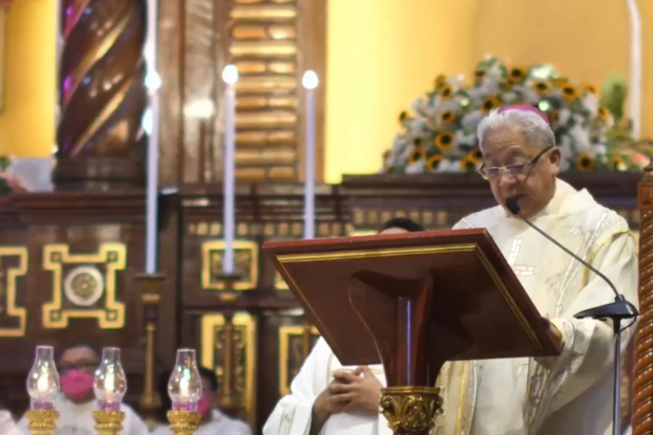 Archbishop of Caceres in Naga Rev. Rolando Octavus Tria Tirona says mass as part of Vice president Leni Rovredo