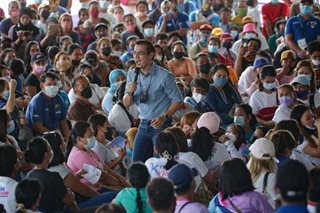 Isko to Comelec: Rethink 'no selfie' rule during 2022 campaign