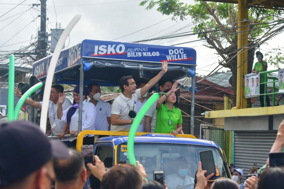  Presidential aspirant Manila Mayor Isko Moreno Domagoso greets supporters during a campaign event in Santa Maria, Laguna on February 10, 2022. Mark Demayo, ABS-CBN News