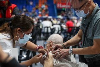 Ikalawang booster, puwede na sa health workers, seniors