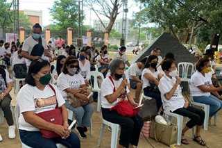 Pamilya ng mga nawawalang sabungero nag-prayer vigil sa CHR