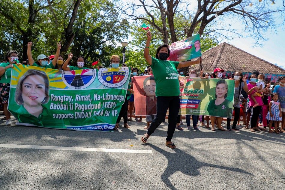 Supporters of presidential candidate Bongbong Marcos and his running mate Davao City Mayor Sara Duterte-Carpio await the start of the tandem