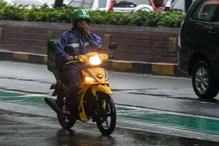 Delivery riders dumaraing sa serye ng taas-presyo sa langis