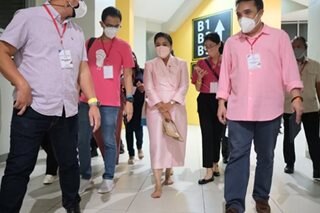 After 3 hours in heels, Robredo ditches shoes at the backstage