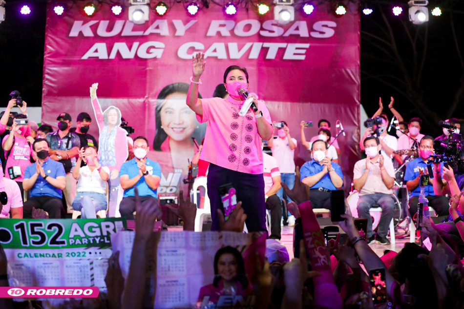 Vice President Leni Robredo addresses supporters in Cavite, March 4, 2022. Photo from her Facebook page.