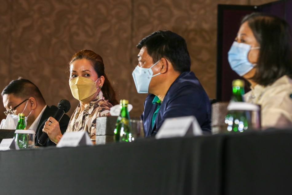 Comelec officials and Vote Pilipinas representatives grace the memorandum of agreement signing, on the staging of 'Pilipinas Debates' for the 2022 national elections, at the Sofitel Philippine Plaza in Pasay City on March 7, 2022. Jonathan Cellona, ABS-CBN News