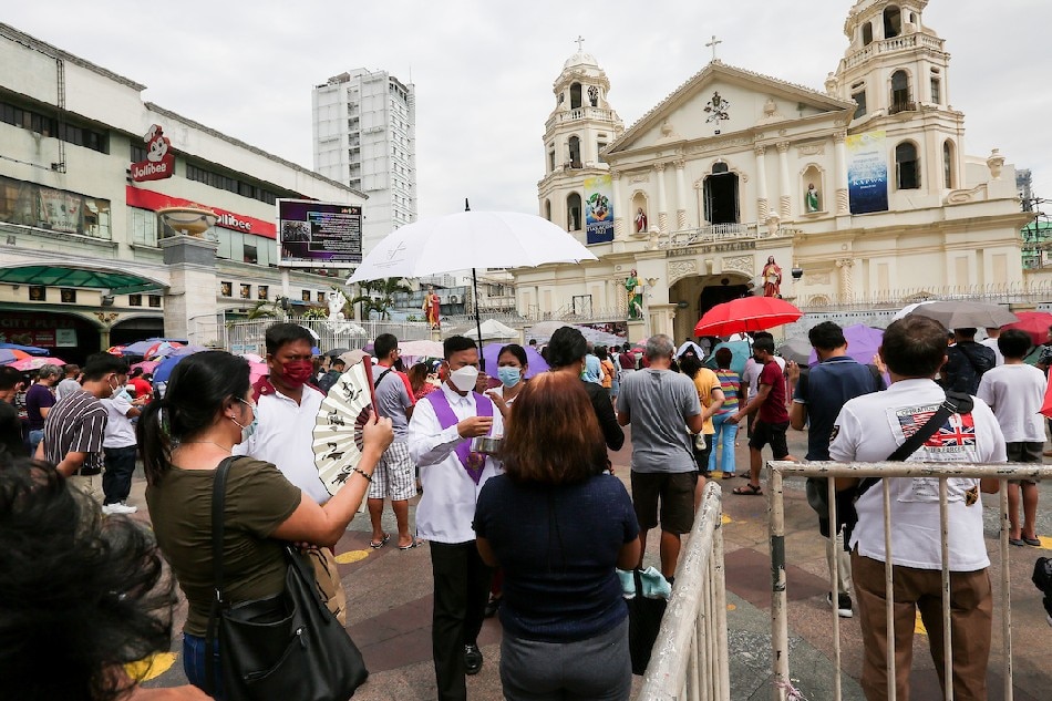 People attend the Friday mass at the Quiapo Church in Manila on March 11, 2022. George Calvelo, ABS-CBN News