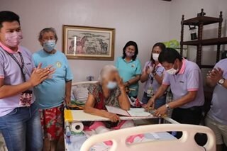 10 centenarian sa Davao Region binigyan ng P100,000