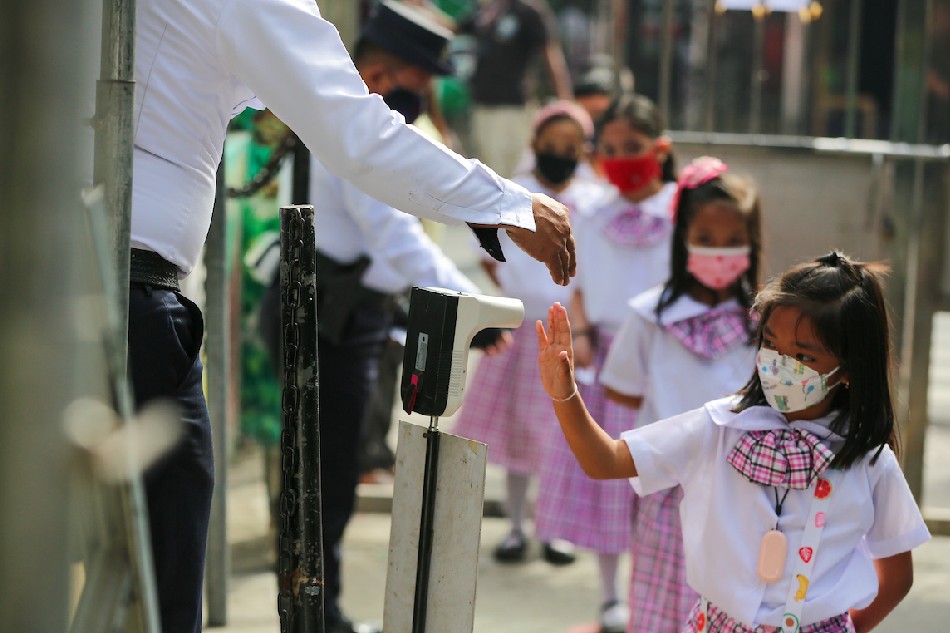 Students observe safety protocol inside the Ricardo P Cruz St. Elementary School in Taguig City, during the first day of the pilot face-to-face classes in the National Capital Region on December 6, 2021. Jonathan Cellona, ABS-CBN News/File
