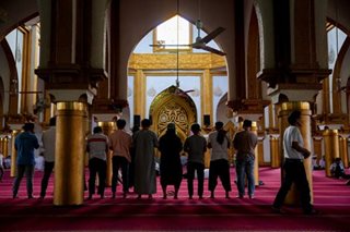 Filipino Muslims await the Ramadan