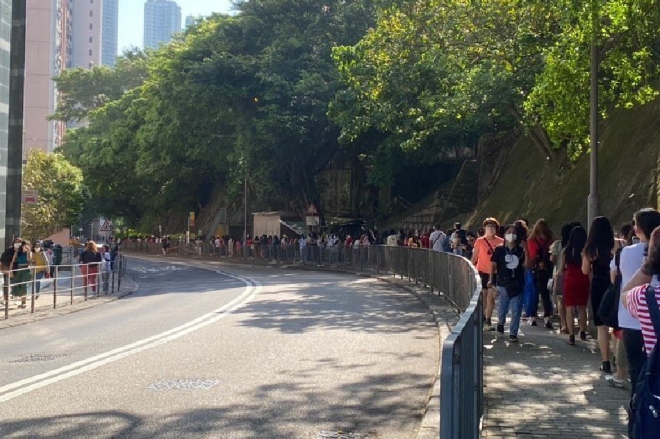 Overseas Filipinos queueing at the Bayanihan Kennedy Town Center in Hong Kong as overseas absentee voting for the 2022 elections starts April 10, 2022. Photo courtesy of Donna Franco