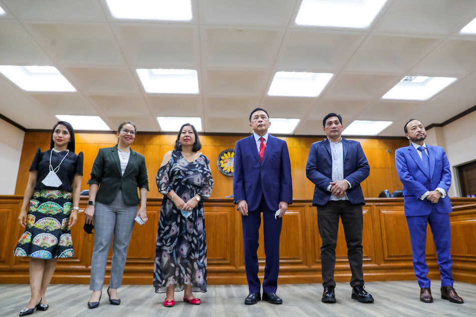 New Commission on Elections (Comelec) chair Saidamen Balt Pangarungan (4th from left) poses for a photo with the poll body’s commissioners (from left) Aimee Torrefranca-Neri, Aimee Ferolino Ampoloquio, Socorro B. Inting, Marlon Casquejo, and  Rey E. Bulay during the turn-over ceremony at the Comelec headquarters in Intramuros Manila on March 9, 2022. Jonathan Cellona, ABS-CBN News/file 