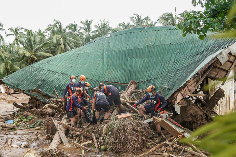  Search, rescue, retrieval in Baybay landslide